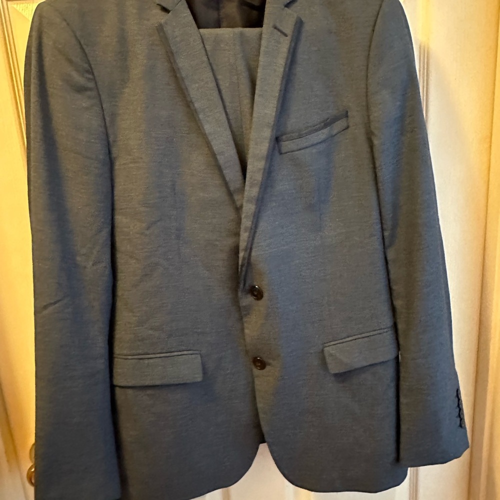 Zara 42L X 34W men’s gray suit.